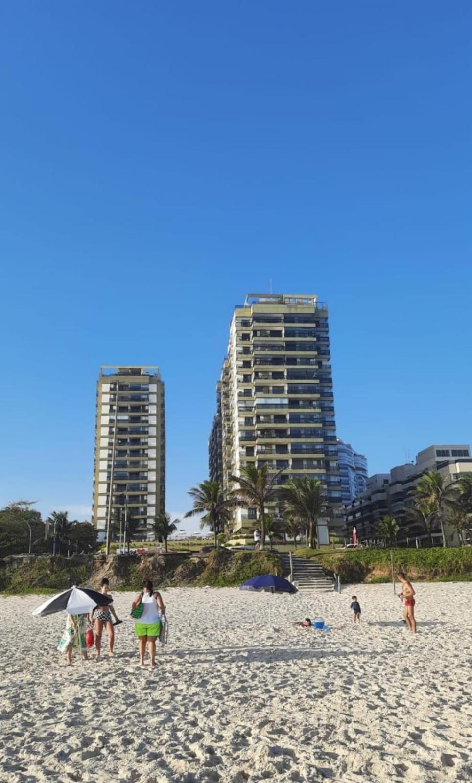 Lindo Apto No Barrabela, Todo Equipado, Com Arcondicionados Split Novos No Quarto E Na Sala, Limpissimo, Cheiroso, Novinho, Condominio Em Frente A Praia, Com Piscina Aquecida, Sauna, Quadra, Academia, Lavanderia, Salao De Beleza, Restaurantes, Mercad Rio de Janeiro Buitenkant foto