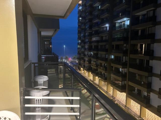 Lindo Apto No Barrabela, Todo Equipado, Com Arcondicionados Split Novos No Quarto E Na Sala, Limpissimo, Cheiroso, Novinho, Condominio Em Frente A Praia, Com Piscina Aquecida, Sauna, Quadra, Academia, Lavanderia, Salao De Beleza, Restaurantes, Mercad Rio de Janeiro Buitenkant foto